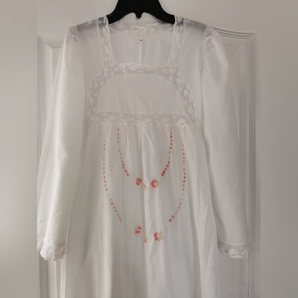 Vintage white Sleepwear size 44 european 17" ptp xs/small - Picture 3 of 7